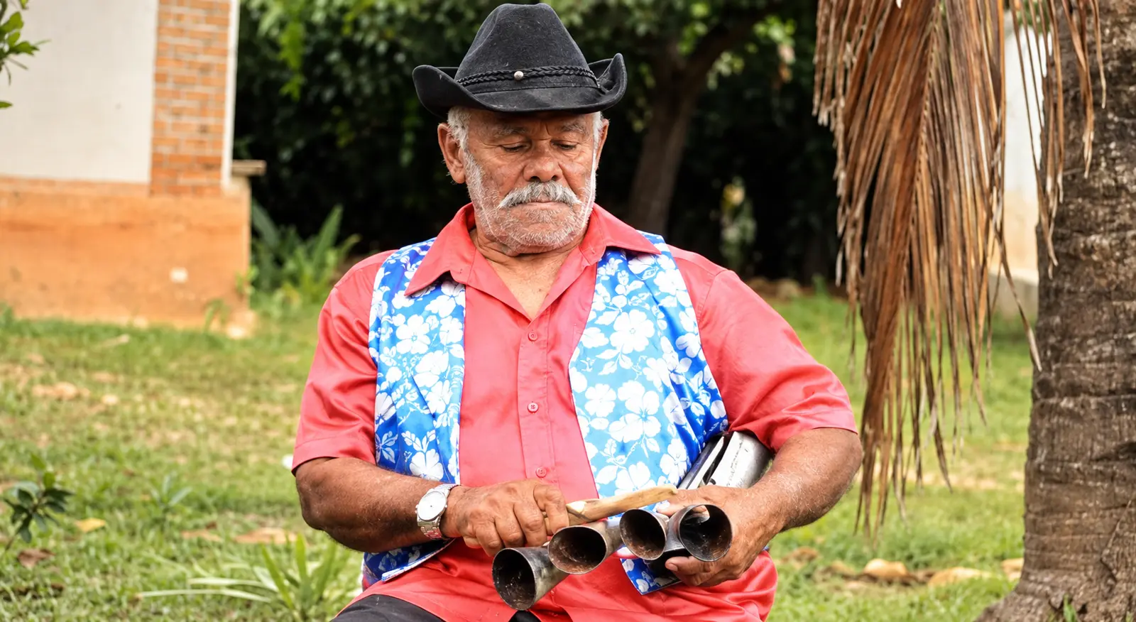 Músico com agogô